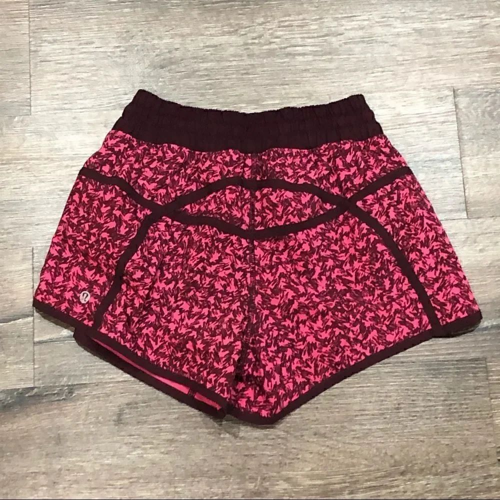 Lululemon Tracker Shorts Size 4 - Picture 7 of 10